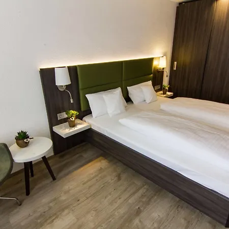 מלון Insel-hotel-lindau 3*